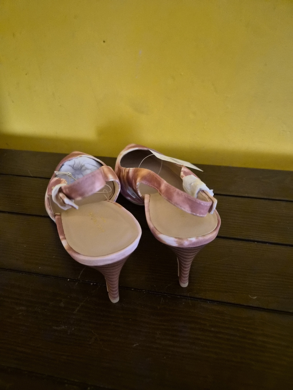 Ann Taylor Women's Slingback Pointed Toe Flats - Pink Tie-Dye New With Tags. - Picture 2 of 3